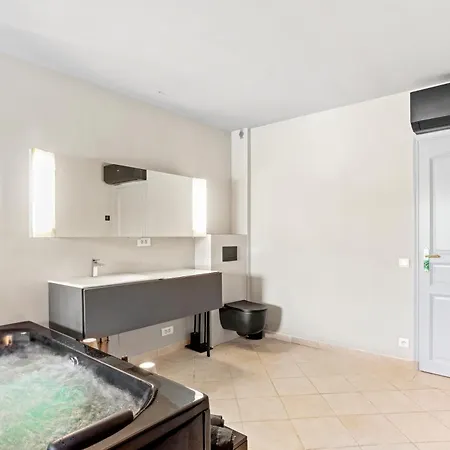 Seize St Tropez Saint-Tropez